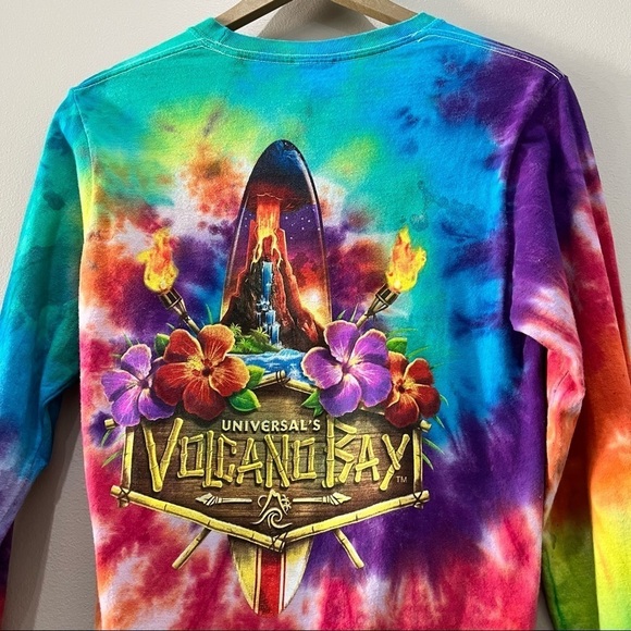 Universal Volcano Bay Tie dye shirt in size S - Picture 4 of 7